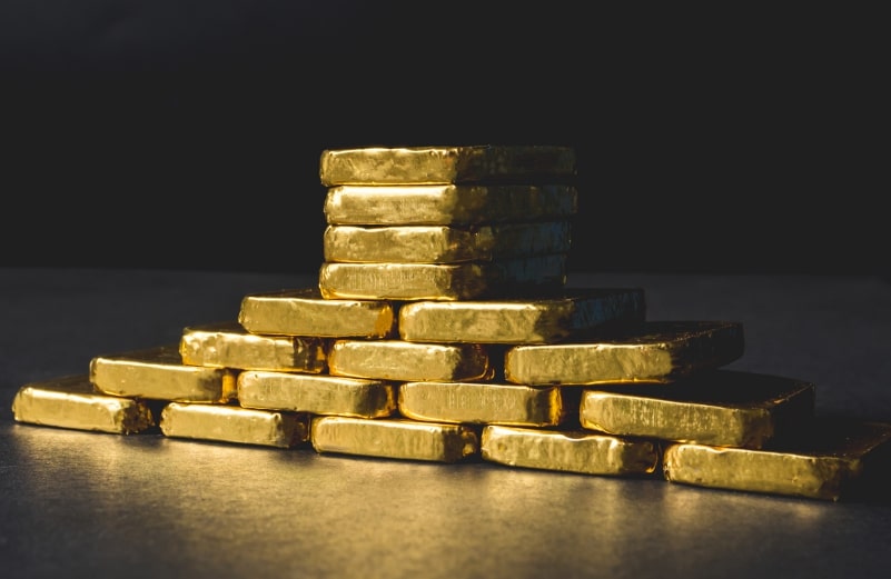 scheideanstaltberlin-goldbarren-endprodukt-tisch-schwarz