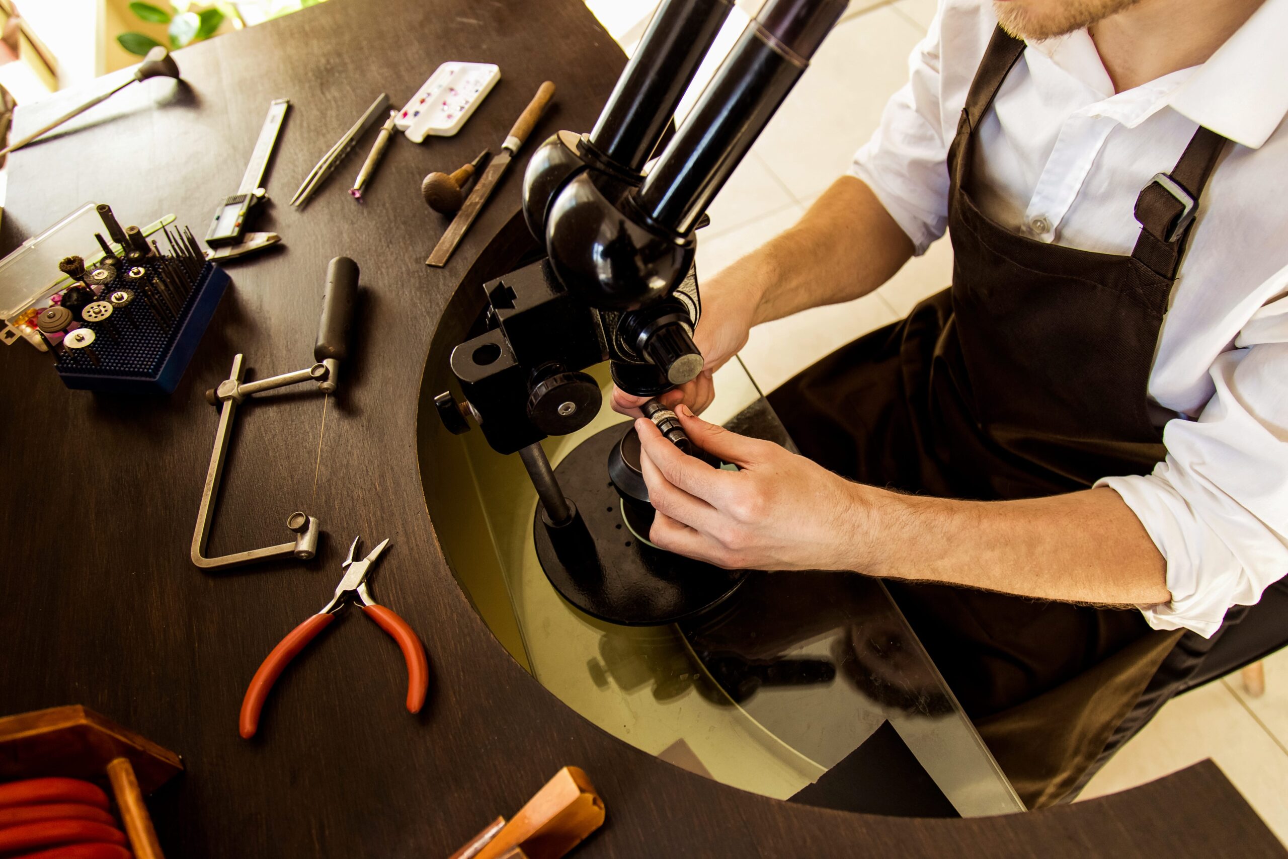 goldschmied-handwerk-juwelier-werkzeug-zangen-boherer