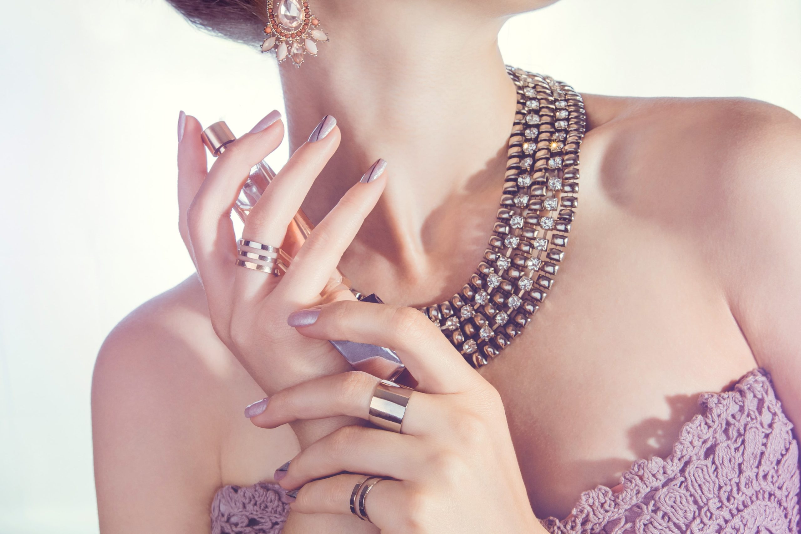 schmuck-gegen-modeschmuck-vergleich-strasssteine-diamanten