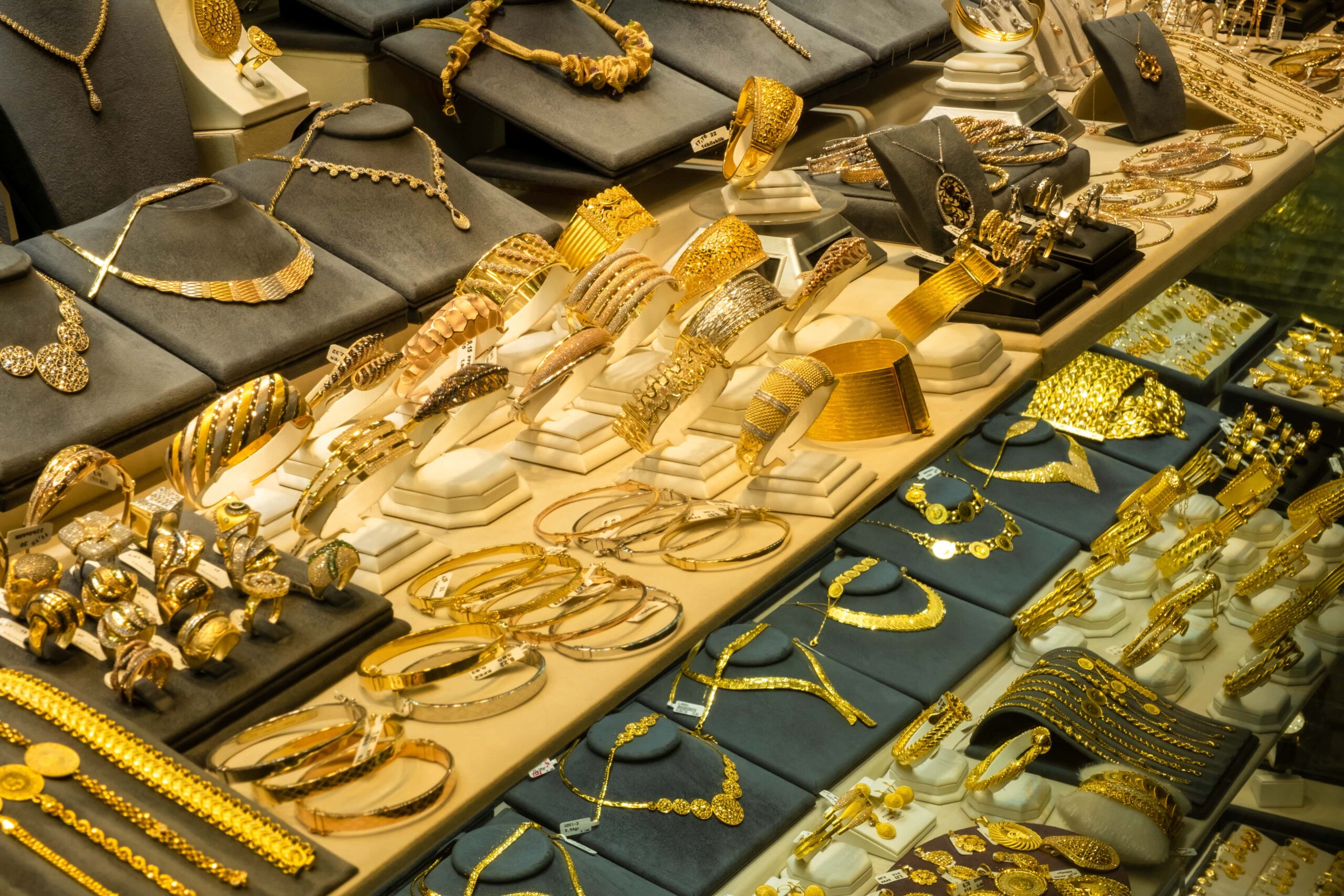 goldanakuf-berlin-hellersdorf-hauptstadtgold-gold-schmuck-tresen-ketten